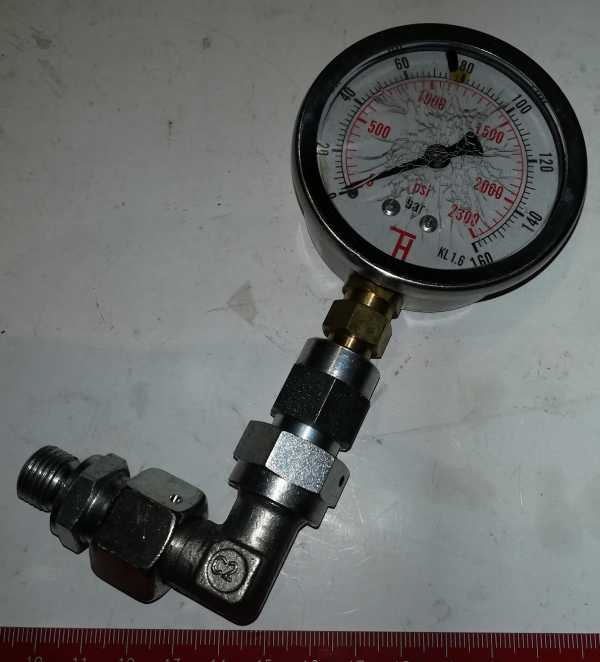 tlakoměr s přípojením  .. použitý / used (001)
