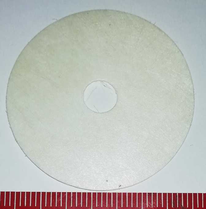 izolace kruhová, průměr 38mm, tloušťka cca 0,30mm , z ukončené výroby .. balení 50ks za 50Kč