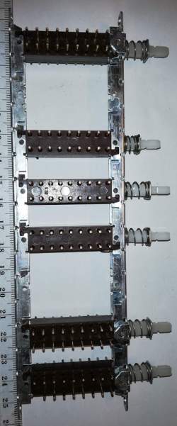 IZOSTAT - sada 1 nezáv. / 3 záv. / 2 nezáv.