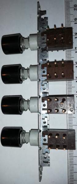 IZOSTAT - sada 4x tlačítko s knoflíkem