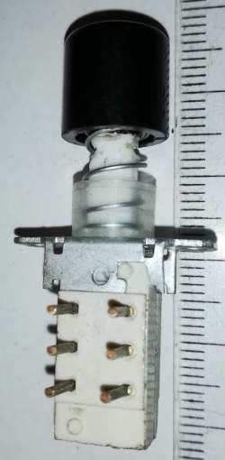 IZOSTAT - tlačítko, krátké s knoflíkem