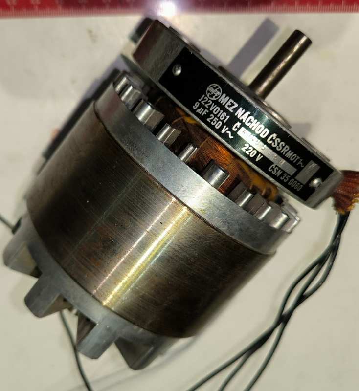 J22V0161 -  motor MEZ Náchod, 220V  .. cena na dotaz / price on request