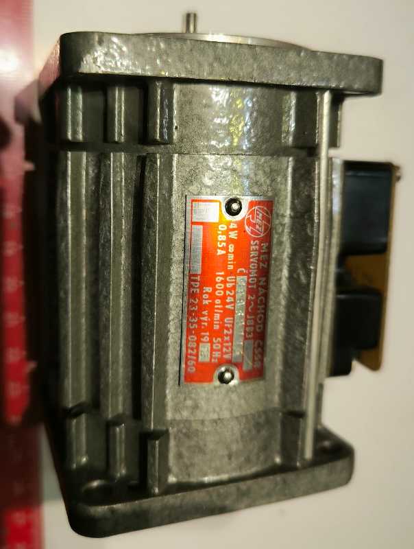 Servomotor MEZ J8B3 4W 1600 ot/min Ub24V Ur2x12V 50Hz .. cena na dotaz / price on request