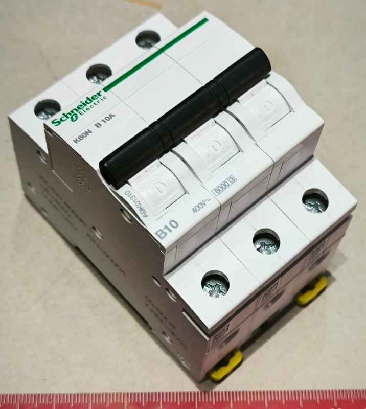 jistič K60N-B10-3 B 10A 3-pólový Schneider - A9K01310