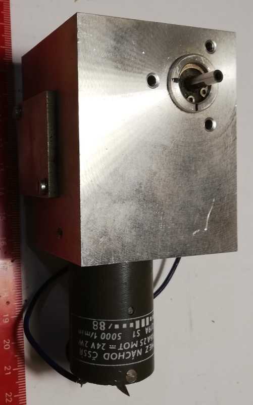 K6A25 - 24Vss 0,19A, motor MEZ, s převodovkou  - neznámý převod  , otestováno