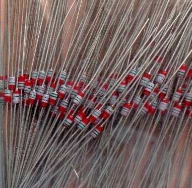 KA207 - dioda 100V 75mA 200mW  .. balení 200ks za 100Kč