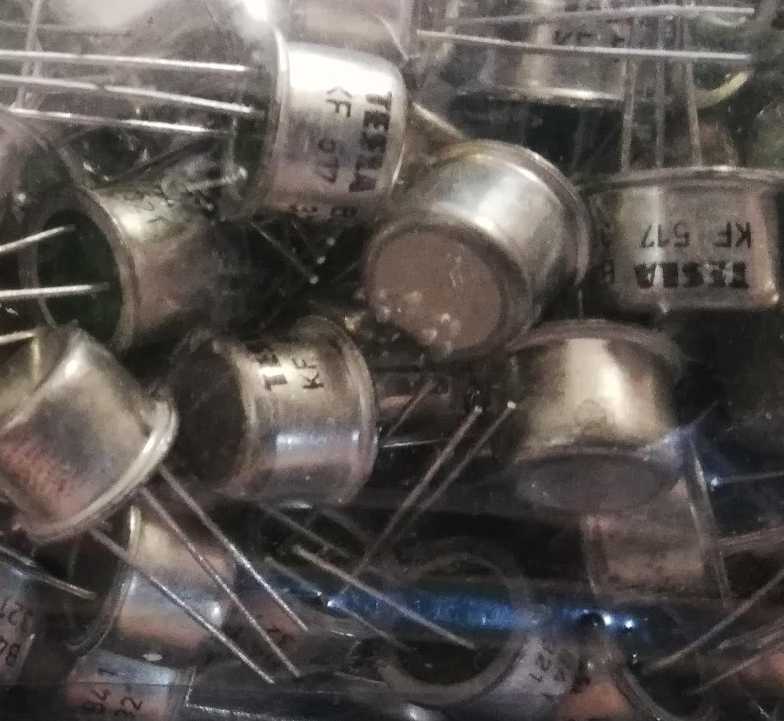 není skladem - KF517  - transistor PNP 30V 600mA TO39 TESLA  .. balení 100ks za 500Kč