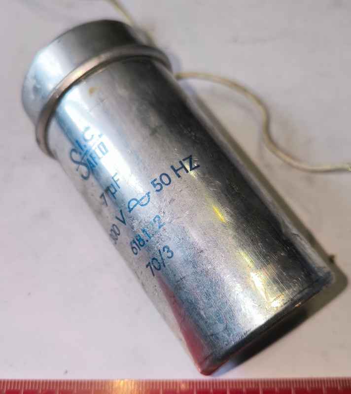 Kondenzátor 7uF TS300V 50Hz S.I.C SALFO - neproměřený,  z demontáže, dle foto