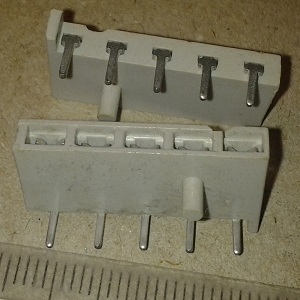 konektor 5pin šedý .. balení 55ks za 100Kč