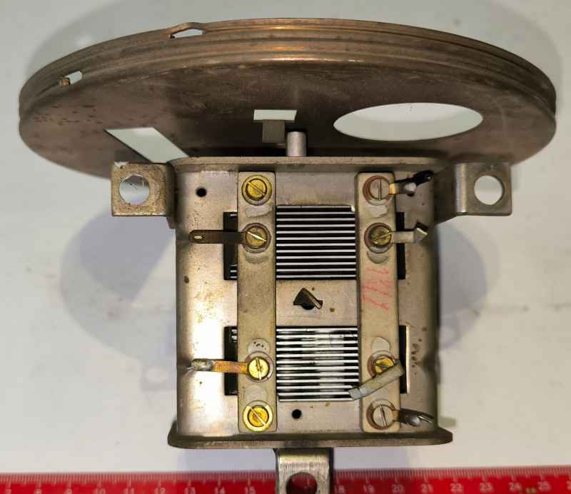 ladící kondenzátor - neproměřený (019), z demontáže, dle foto