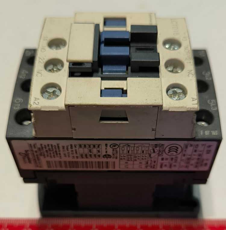 stykač LC1D18P7 230Vac ... z demontáže použitý / used