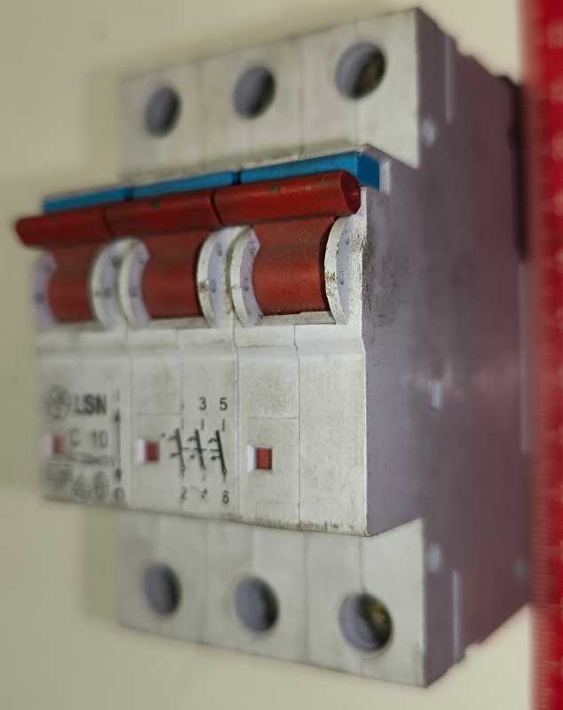 jistič LSN C10 3P OEZ  .. použitý / used, z demontáže