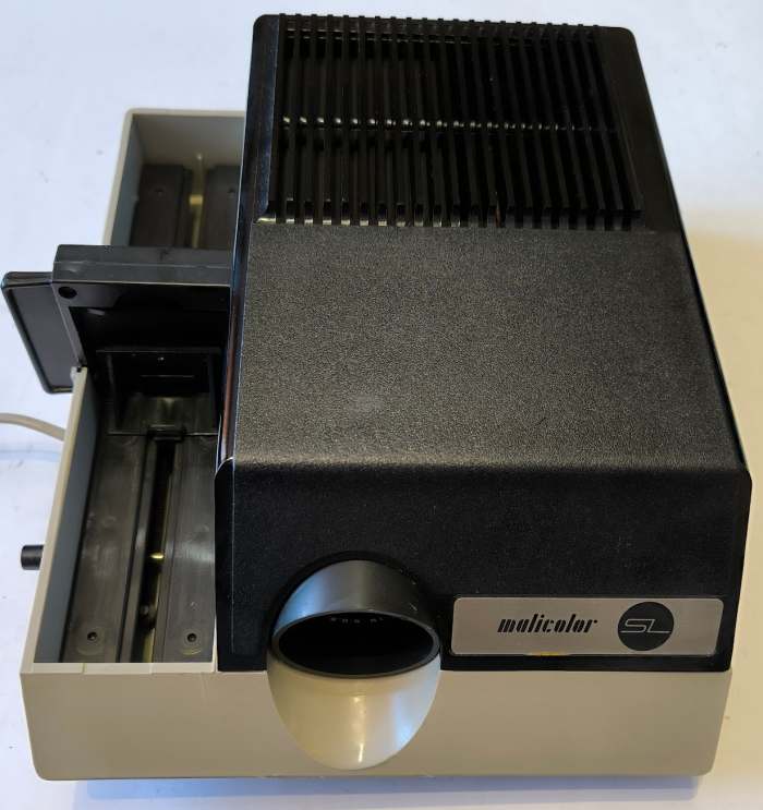 promítačka diapozitivů MALICOLOR SL DDR, starší, funkční, na ND (002) .. cena na dotaz / price on request