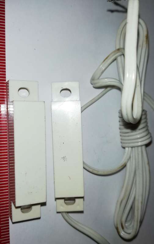 magnetický spínač MAM208 pro alarmy