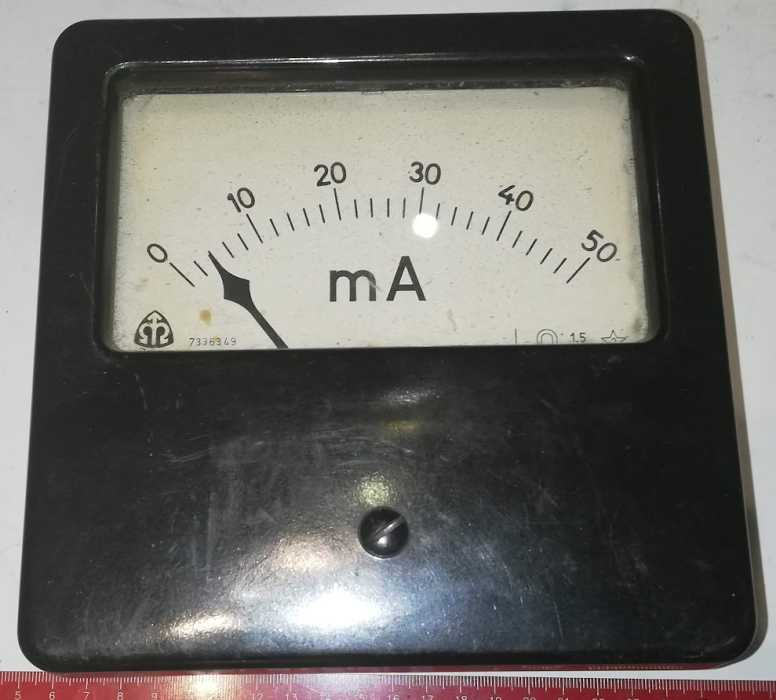 měřící přístroj METRA stupnice 50mA, 160x160x100mm, starý typ