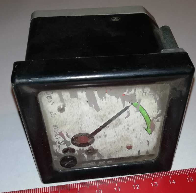 MERAK-129 - panelový měřící přístroj 72x72x60mm, -60V-0-60V , poškozená stupnice,  otestován.. použitý / used