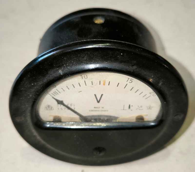 panelový přístroj METRA, stupnice 20V s předřadníkem, průměr 80mm, netestován (017)   .. cena na dotaz / price on request