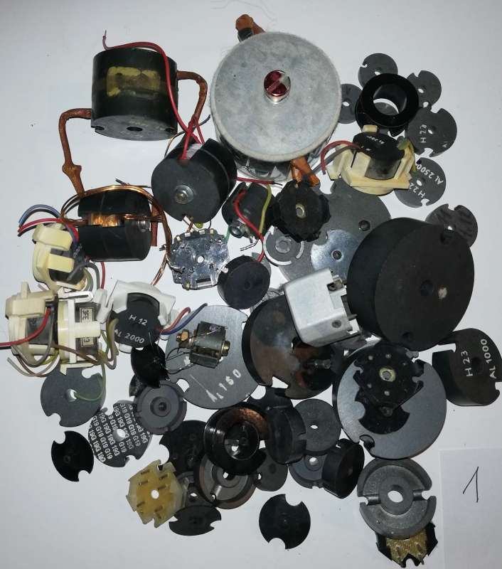 není skladem - MIX-HRN-001 - mix feritových hrníčků, dle foto