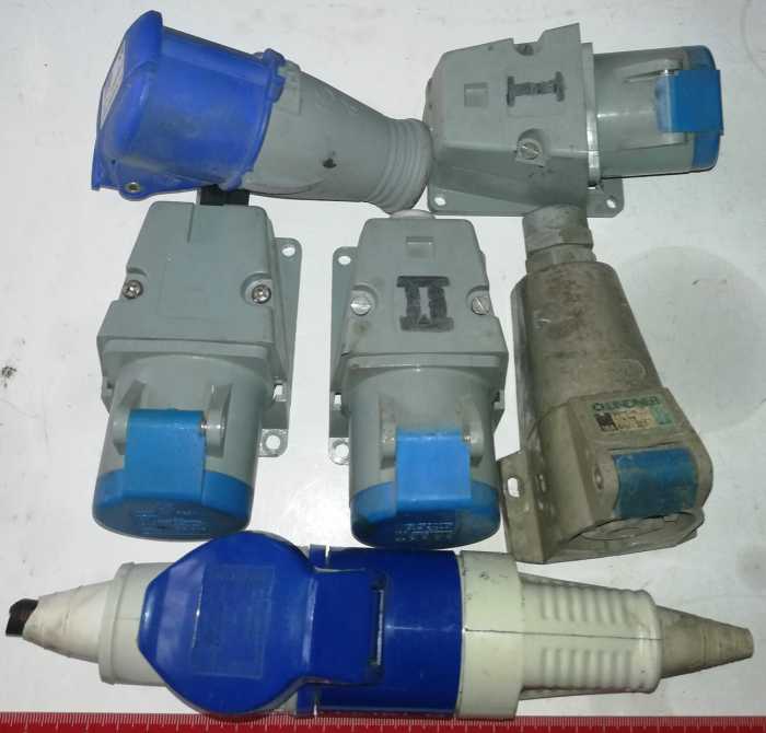 MIX-SILNO-004  .. mix 7ks zásuvek/zástrček 3kolík, použité, z demontáže