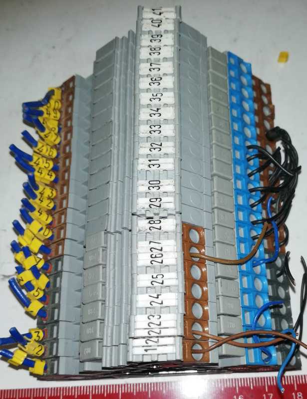 MIX-SVORKA-004  .. mix 20 ks svorky použité, dle foto