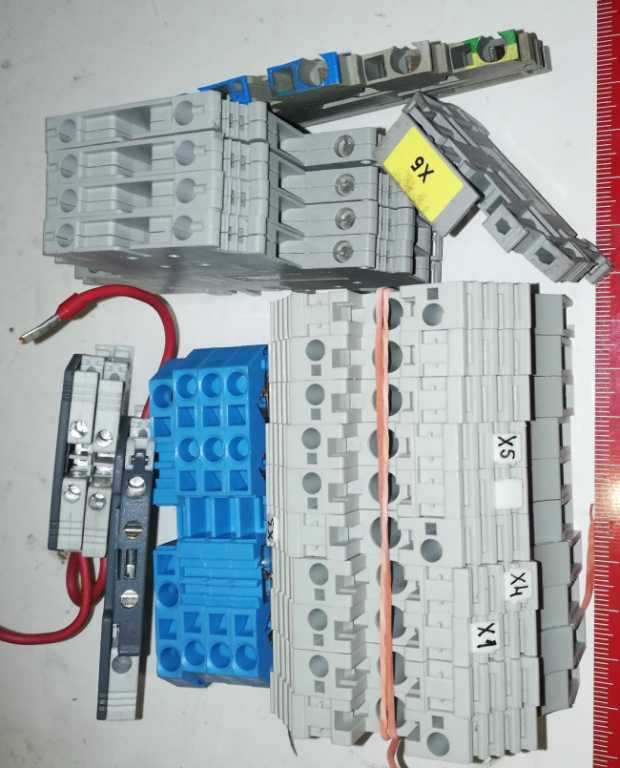 MIX-SVORKA-005  .. mix 20 ks svorky použité, dle foto