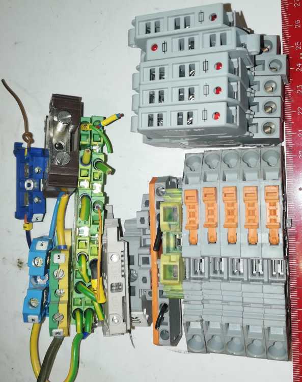 MIX-SVORKA-006  .. mix 20 ks svorky použité, dle foto