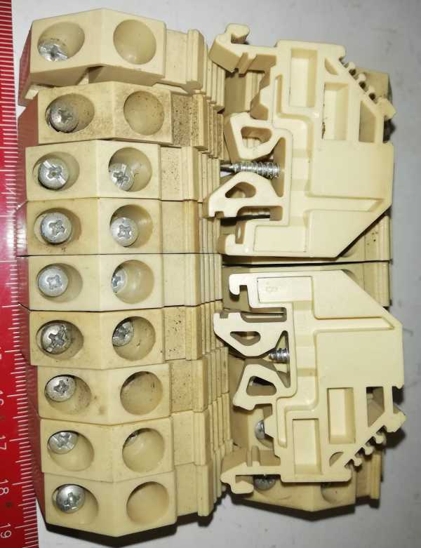 MIX-SVORKA-009  .. 20 ks svorky zakončovací, dělící, použité, dle foto