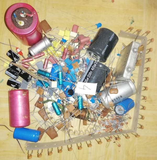 není skladem - MIX-kond-4 - mix kondenzátorů různých typů