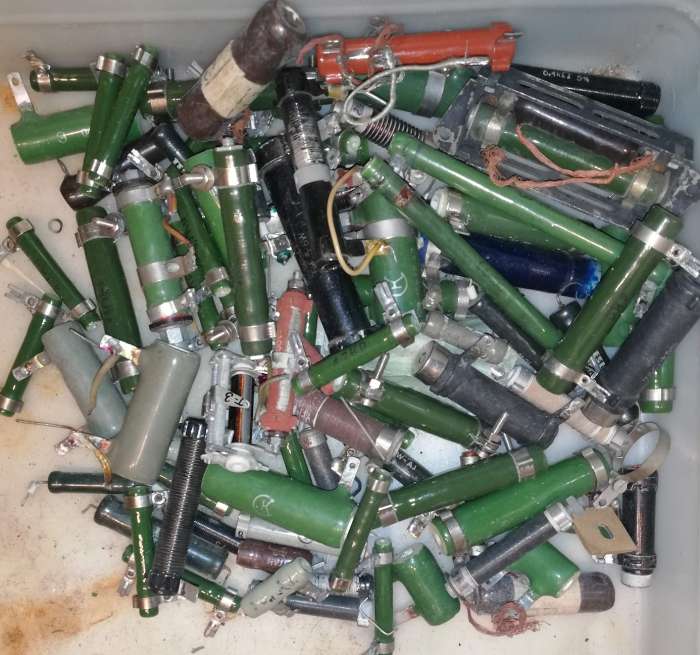 není skladem - MIX-odpor-004 .. mix   výkonových R, dle foto