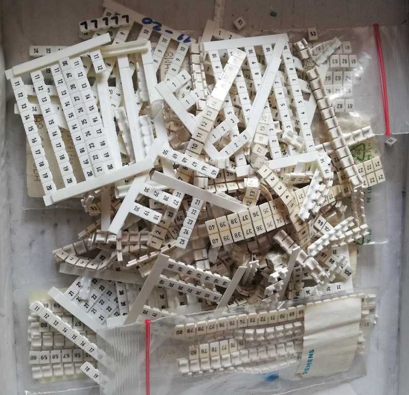 není skladem - MIX-ruzne-001 - mix kabelových označníků,  dle foto