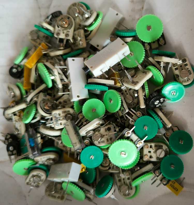 MIX-trimr-001 - trimry TESLA - mix 100ks ..  dle foto .