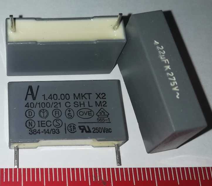 C MKT X2 0,22uF 275V  .. balení 100ks za 100 Kč