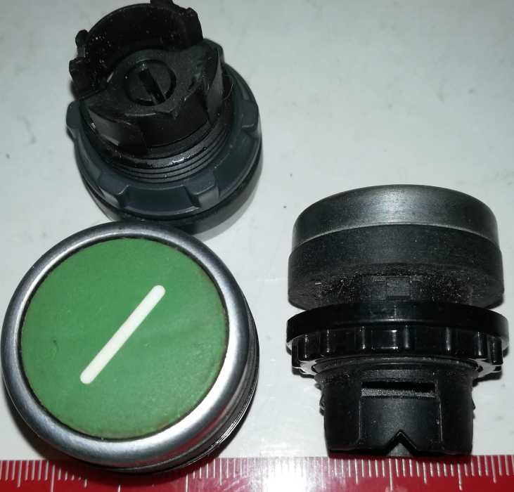 MOELLER ovládací knoflík, z demontáže, na ND, čárka na zeleném, oblá základna