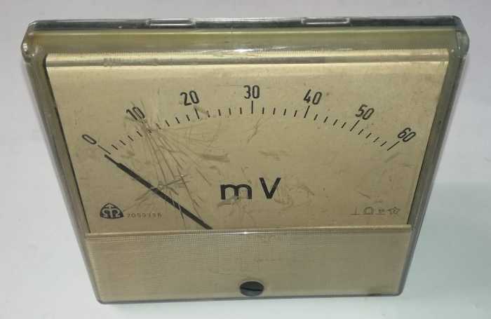 METRA MP120, stupnice 60mV, poškrábaný, použitý