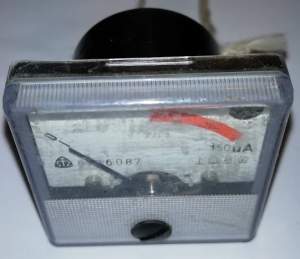 MP40 aem 150uA starší, stupnice  červená