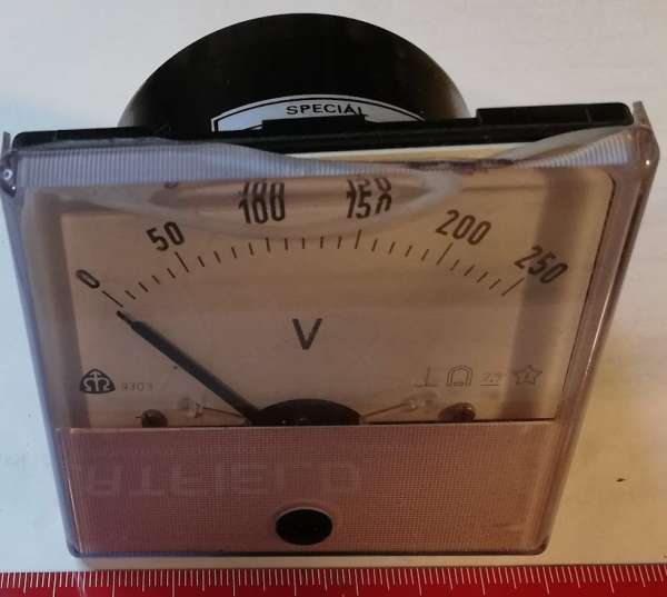 MP80 - METRA, stupnice 250V, prasklý kryt