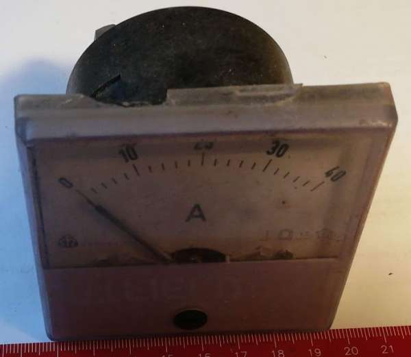 není skladem - MP80 - METRA, stupnice 40A, prasklý kryt, starší, s bočníkem