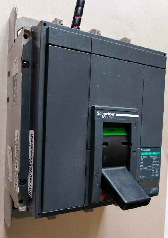 33489 Odpínač Compact NS1250 NA, 1250A, 3p, Schneider Electric  .. použitý / used   .. cena na dotaz / price on request