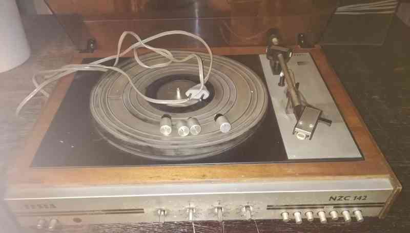 gramofon NZC-142, TESLA, na opravu nebo ND