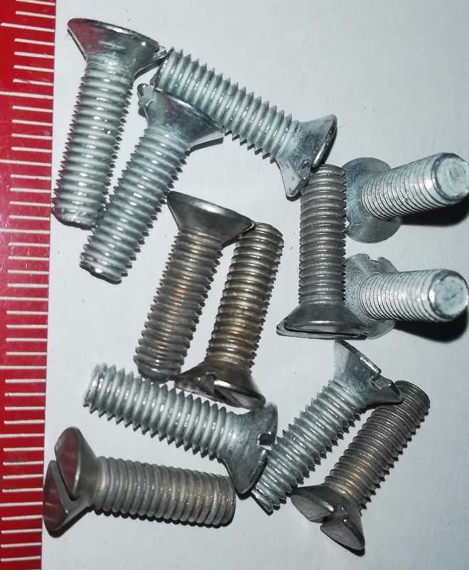 OBZOR - šroubky M4 k uchycení štítků k přepínačům .. balení 100ks za 90Kč