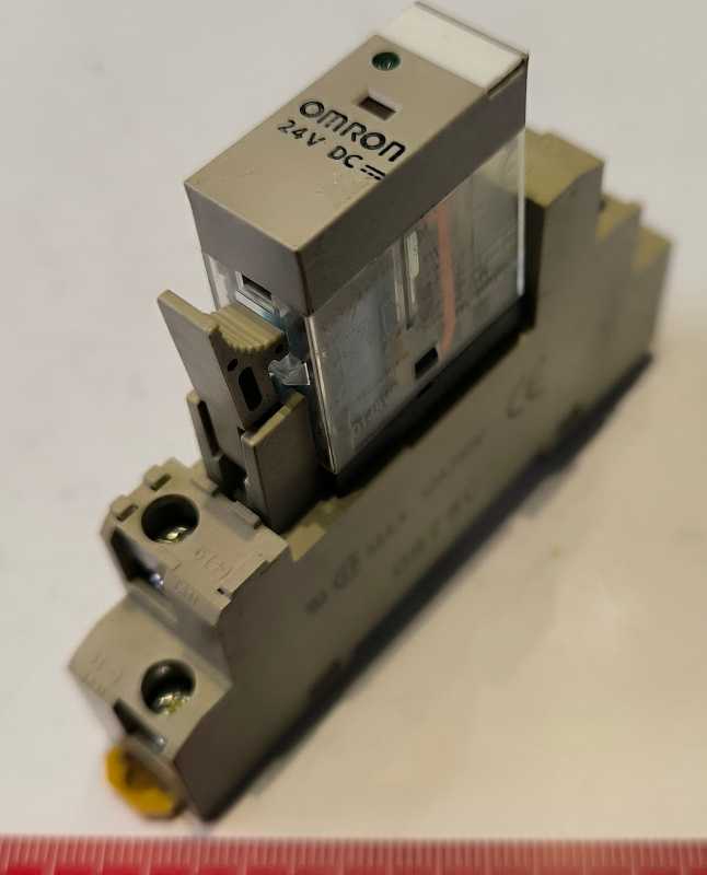 OMRON Relé G2R-1-SND 24DC(S) v patici  .. použitý / used