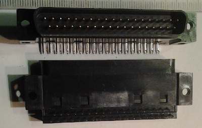 P37P-01 .. 37 pin .. balení 4ks za 50Kč