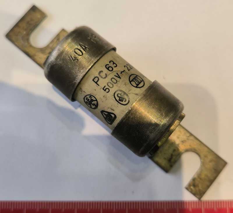 pojistka PC63 40A 500Vstr 220Vss U3  .. použitý / used