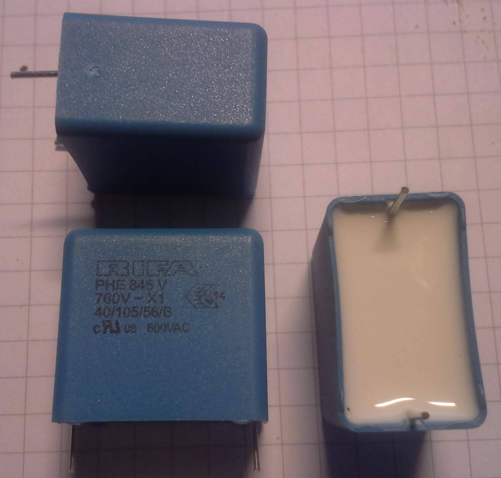 C - polypropylénový X1 220nF 760Vac +-20% THT .. balení 10ks za 100Kč