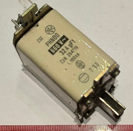 pojistka PHN00 - 32A - 500V (001)