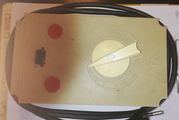 není skladem - zdroj od autodráhy, PIKO ME005, starší