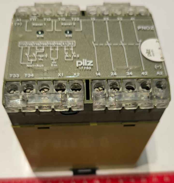 PILZ 17753 PNOZ 24Vdc safety relay  .. cena na dotaz / price on request