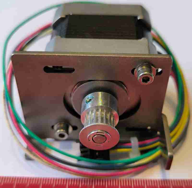 PK244-03A motorek VEXTA, s konulkami a konektorem dle foto (V1)