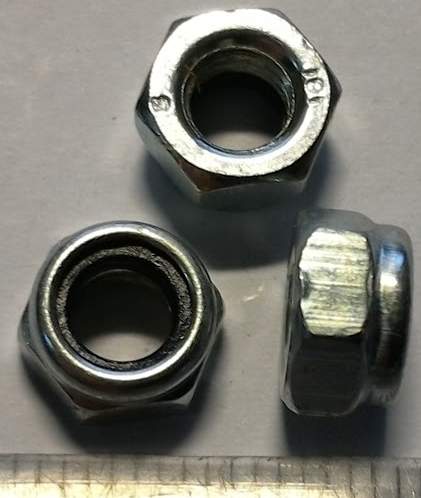 není skladem - matice M5 s utěsněním  .. balení 100ks za 50Kč