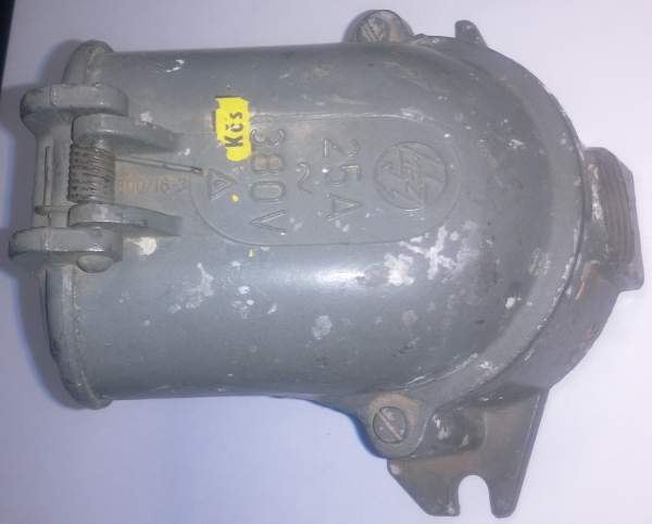 zásuvka 25A 380Vstř,  stará, použitá